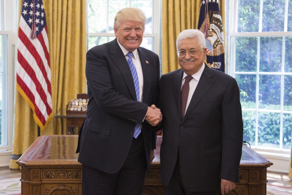 דונאלד טראמפ ומחמוד עבאס בבית הלבן