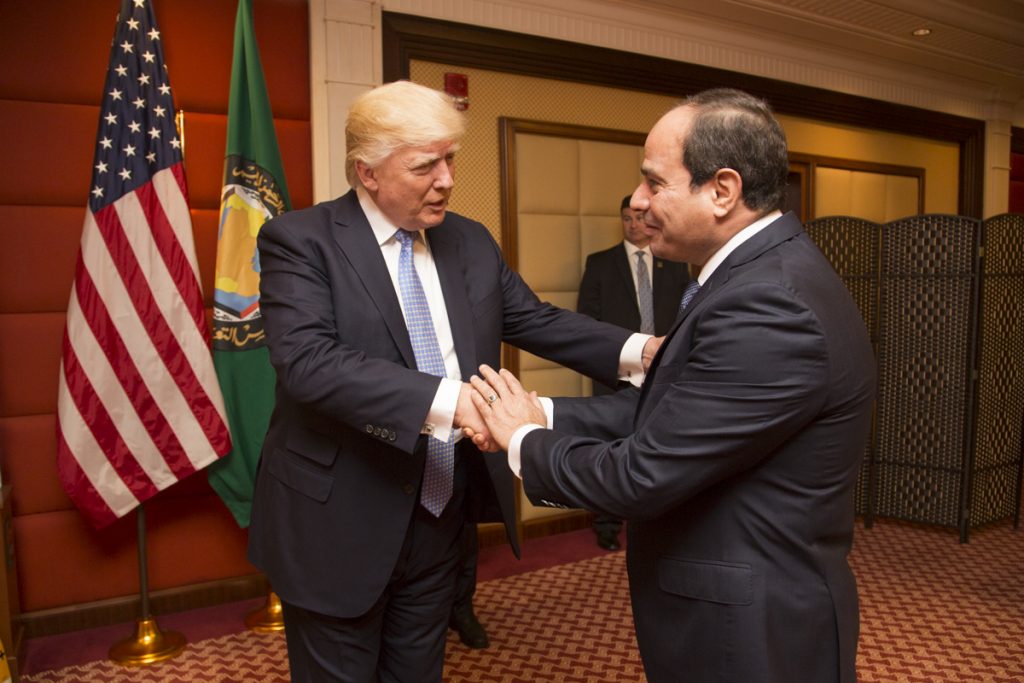 נשיא ארצות הברית, דונלד טראמפ עם מקבילו המצרי, עבד אל-פתאח א-סיסי