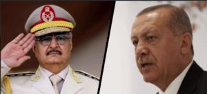 מימין: טאיפ ארדואן, משמאל: גנרל ח'ליפה חדתר - טורקיה ממשיכה להערב בלוב