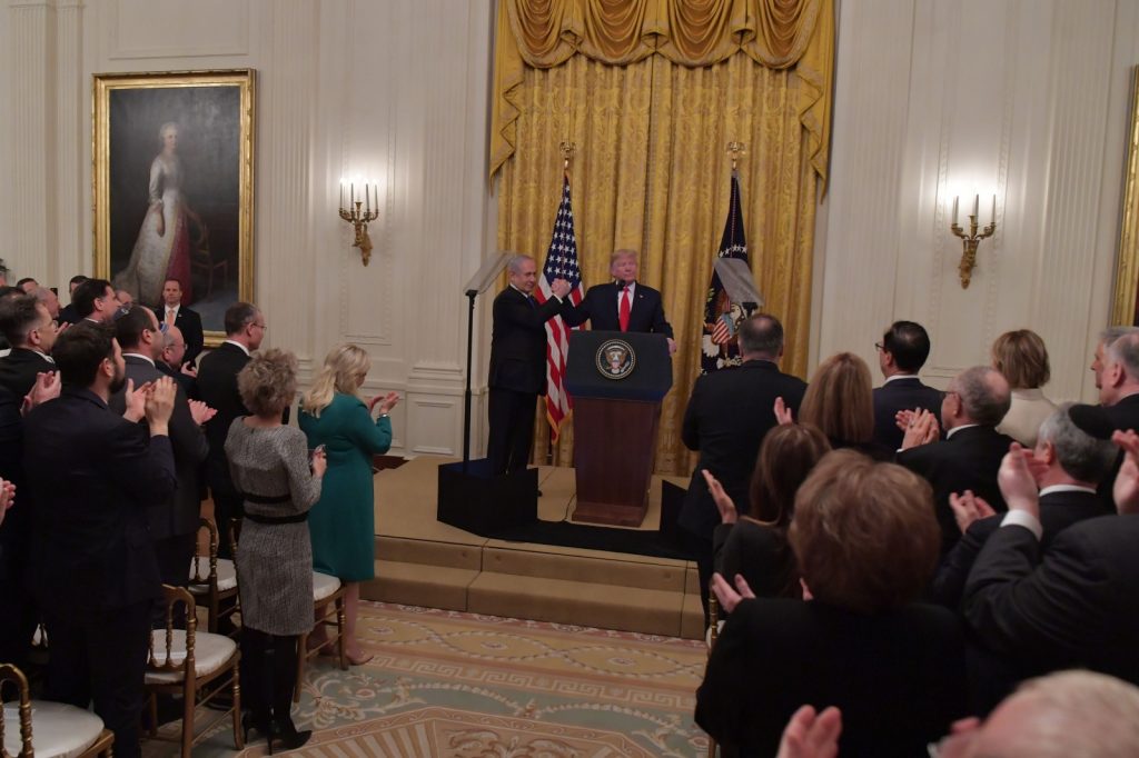 הטקס בבית הלבן להשקת תכנית השלום. הנשיא טראמפ וראש הממשלה נתניהו. ד"ר גולד מספר על עסקת המאה