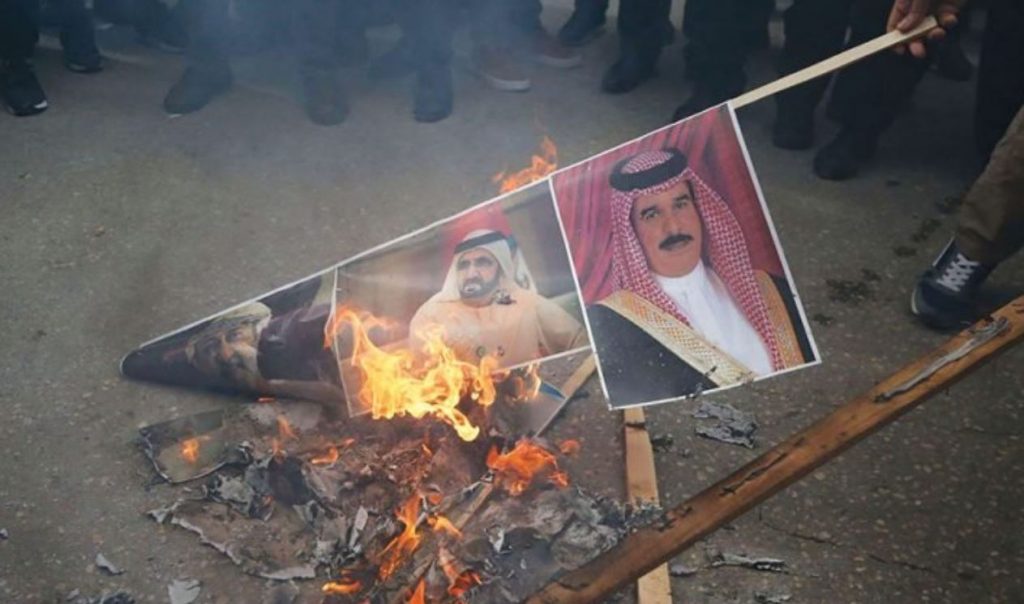 נגד הנורמליזציה: שריפת תמונות של מנהיג האיחוד בהר הבית