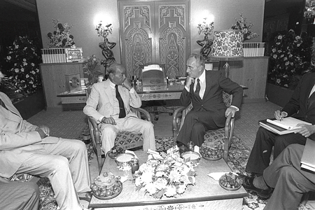1986: שמעון פרס בפגישה עם מלך מרוקו // צילום: לע"מ