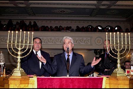 ביקורו של שר החוץ לשעבר דוד לוי בבית הכנסת ברבאט // צילום: לע"מ