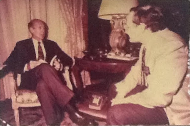 נשיא צרפת ואלרי ג'יסקרד ד'אסטינג במהלך ראיון פנים אל פנים עם פרדי איתן.