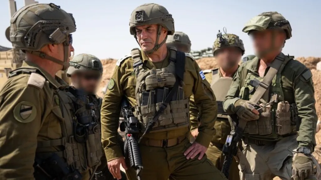 הרמטכ"ל בסיור בשטח רצועת עזה (צילום: דובר צה"ל)